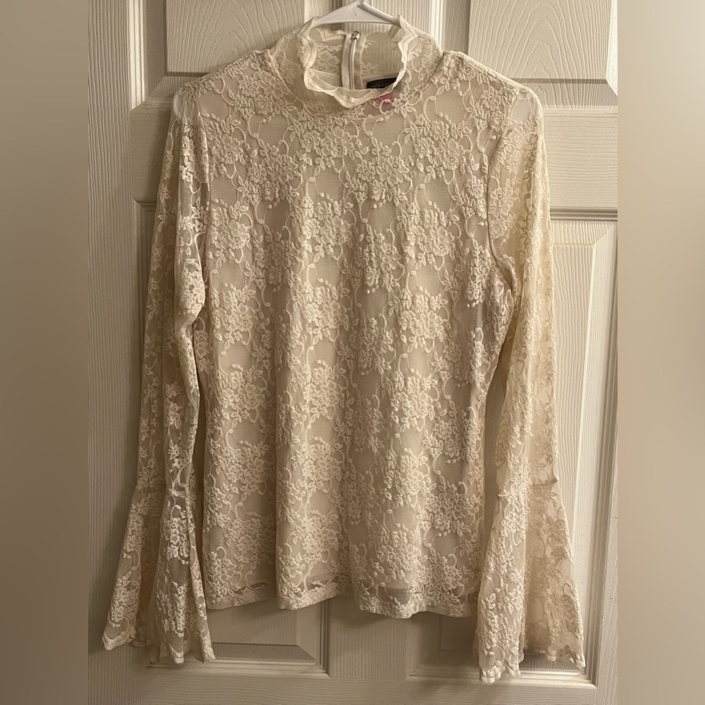 VINCE CAMUTO~CREAM LACE BLOUSE~LG